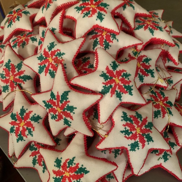 1985 NEW NEVER USED, Cross stitch CHRISTMAS STAR ornaments. BAG OF 92! - Picture 5 of 6